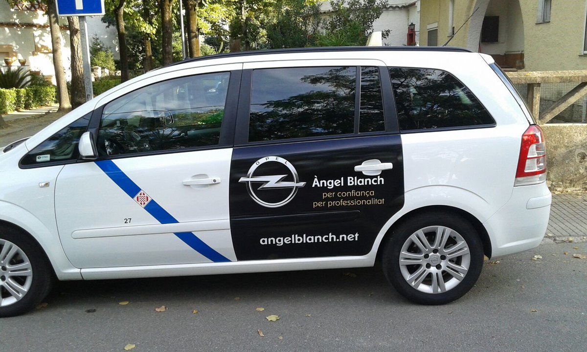 gitaxi's tweet photo. Acord entre @gitaxi i OPEL https://t.co/n87LiAixvR per a exhibir la seva marca, consulta'ns https://t.co/Ve9gSteYyA https://t.co/ek60Q14ER7