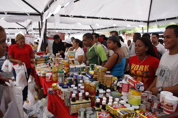 MinAgriculturaV's tweet photo. Este sábado se instalarán 5.019 mercados comunales navideños a cielo abierto en todo el país https://t.co/auuwGqsRy3 https://t.co/FHtgOkwavO