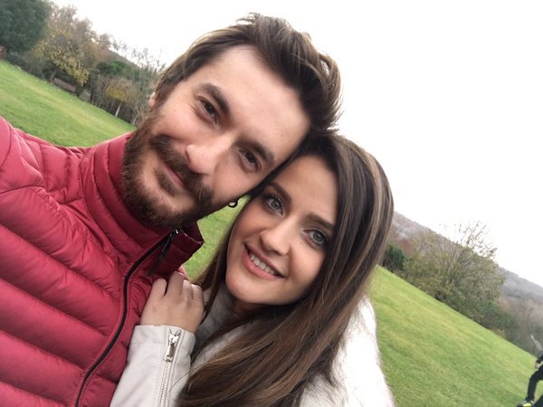 b_ozberkatan's tweet photo. Ya Emre ve Tugce Ykiaisyo haaa @GunesinKizlari https://t.co/O4YmU0QOR5