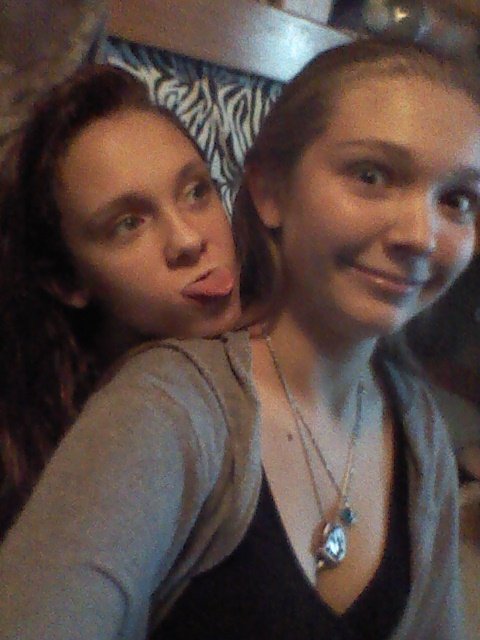 Clawsscratch's tweet photo. Thanksgiving day with my sister https://t.co/s62rujEnWn