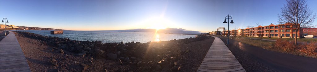 gretchenzahn1's tweet photo. Lake Superior at its finest. My #optedoutside run today! .@FellowFlowers #ffcrew #itsthelittlethings #grateful https://t.co/L880mrJedR