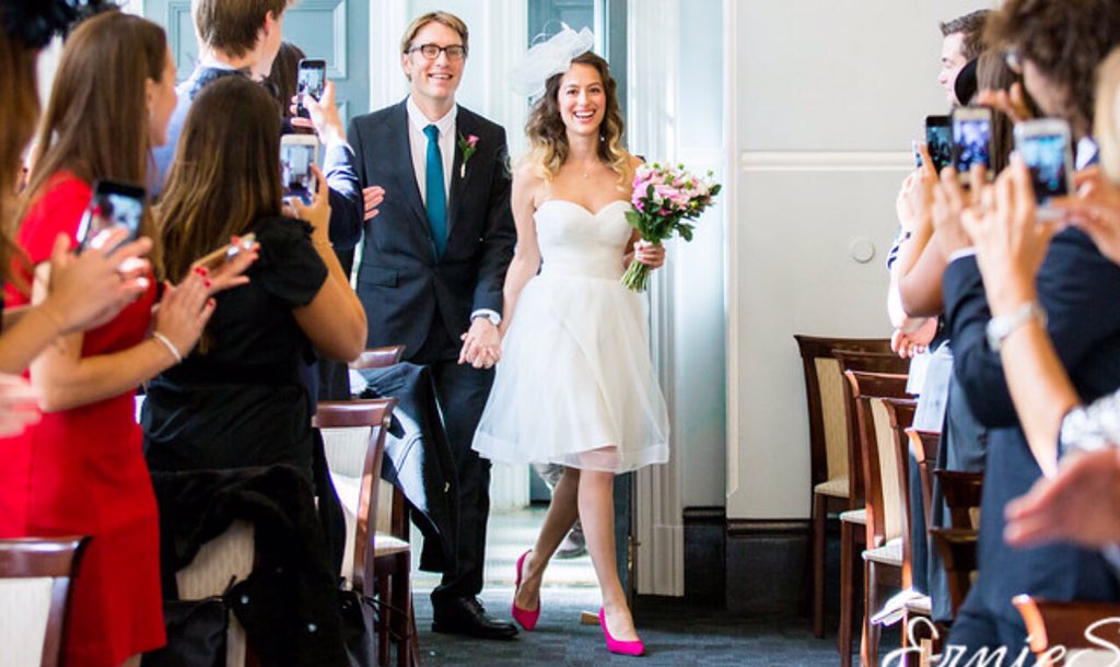 Haftasonunu Londra'da evlenen gelinimiz Nil Özenci ile karşılıyoruz.. Mutluluklar dileriz!! 🌺🌷🌸🌻💑