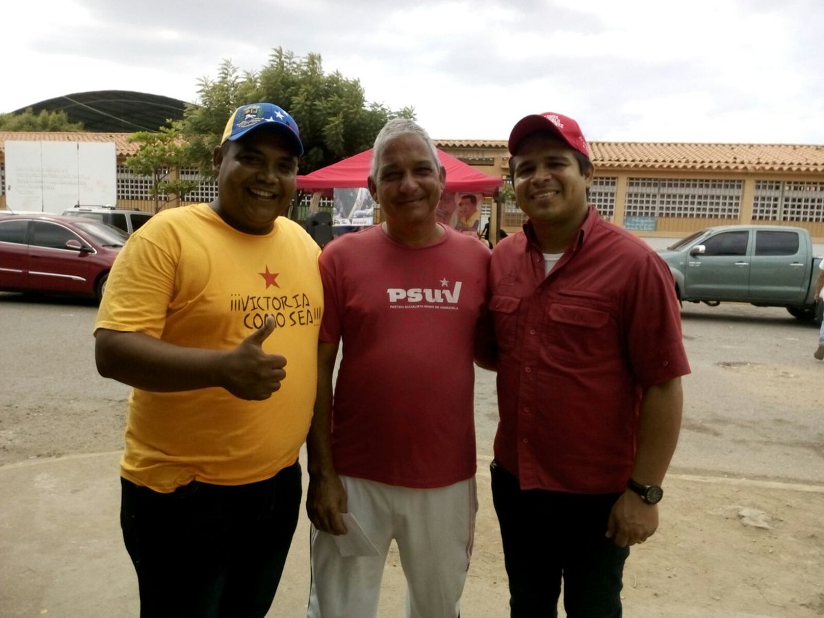 rodriguezjoses's tweet photo. Aquí vemos como se trata de confundir la amabilidad de un Chavista, con un cambio que no existe @camichelangeli vago https://t.co/tIZkxQQToz