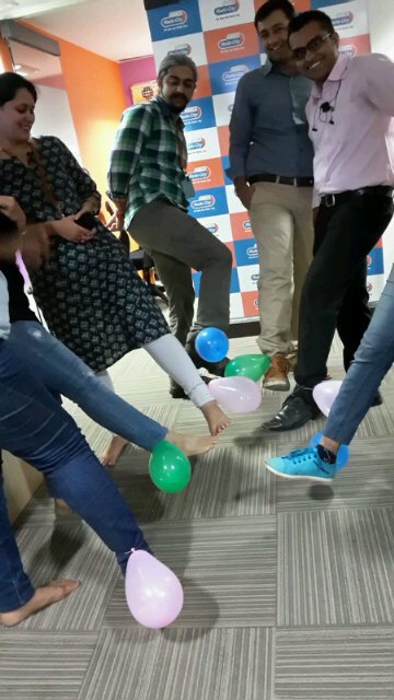 radiocityindia's tweet photo. Team #RadioCity #vadodara #funtime #balloonburst #funlovingpeople #greatplacetowork #funFriday https://t.co/sIz8A5cYdY