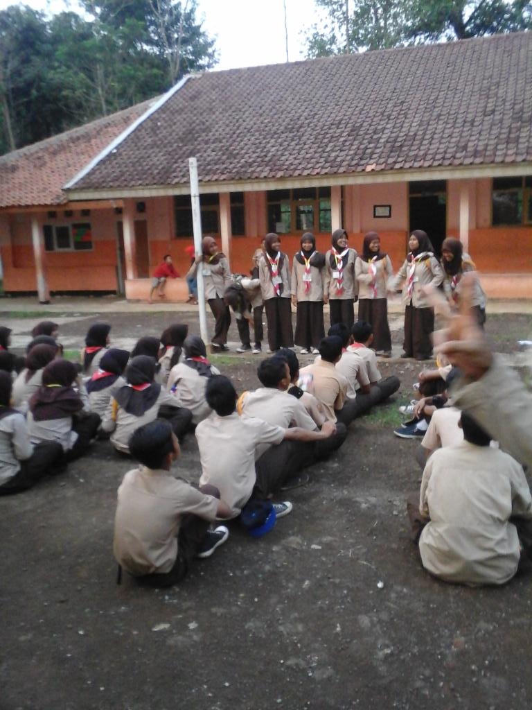 06bojongpicung's tweet photo. Sesi dinamika satuan, Dianpinsat Kwarran Bojongpicung.  27 nov 2015 @pramuka_jabar @kwarnas @Kwarcab_Cianjur https://t.co/4th0gDgz3Y