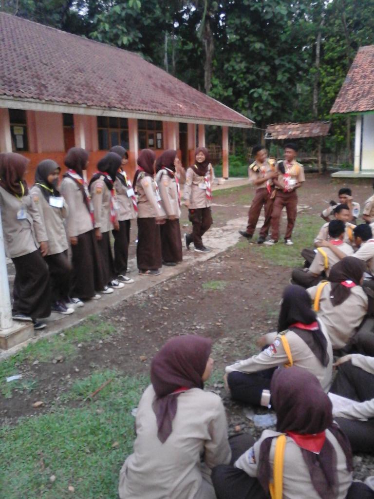 06bojongpicung's tweet photo. Sesi dinamika satuan, Dianpinsat Kwarran Bojongpicung.  27 nov 2015 @pramuka_jabar @kwarnas @Kwarcab_Cianjur https://t.co/4th0gDgz3Y