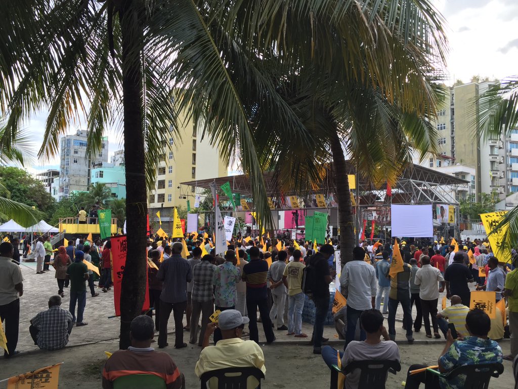 Nittey_AN's tweet photo. Wehtenee wehtenee wehtenee
#Minjuvaan
#FreePresidentNasheed
#FindMoyameehaa
#27Nov2015 https://t.co/wnvHNMPbF8