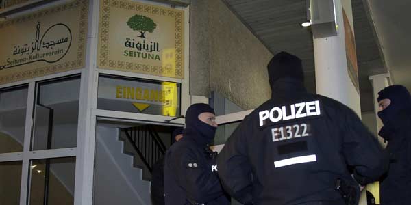 lasdipocom's tweet photo. Polisi Berlin Serbu Masjid dan Tangkap 2 Terduga Teroris https://t.co/IVQ4bV5jwk https://t.co/mjlxknvGDL