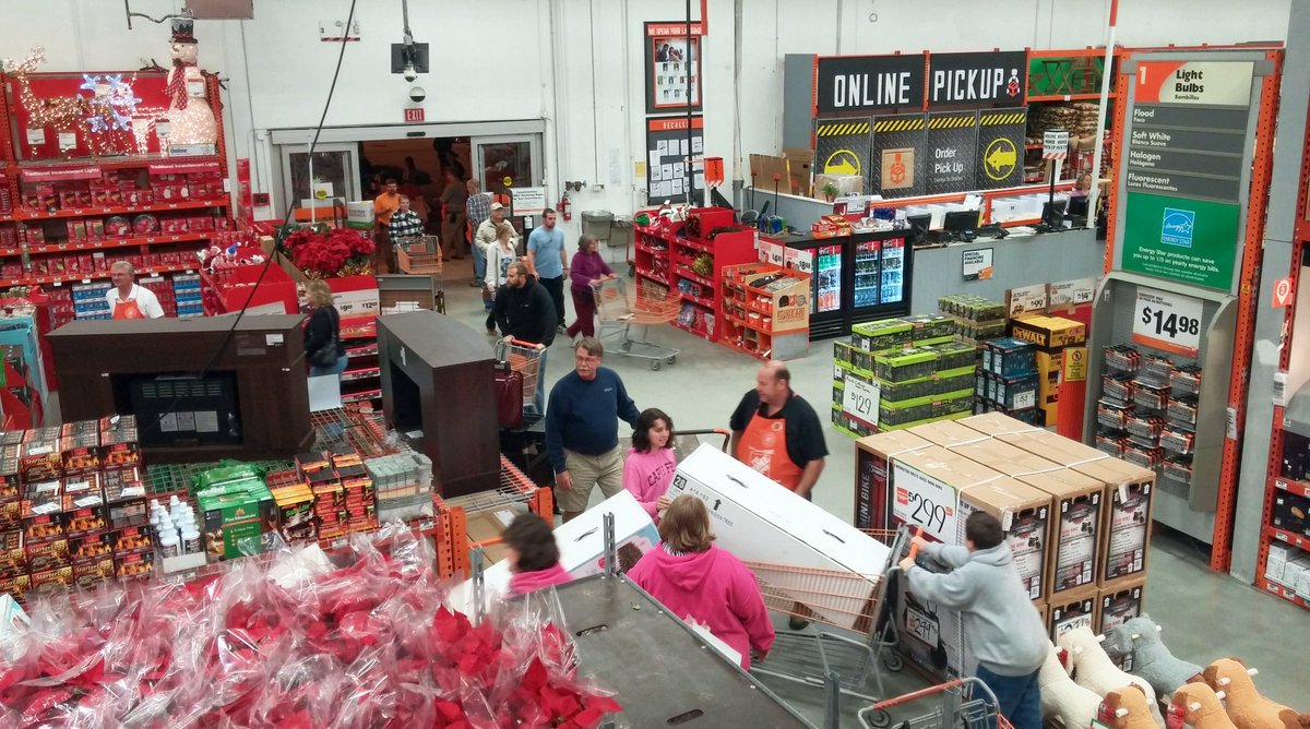 JulieCribbTHD's tweet photo. 3629 Black Friday is underway!!! #blackfriday #district248 https://t.co/JDzZQTb9bu