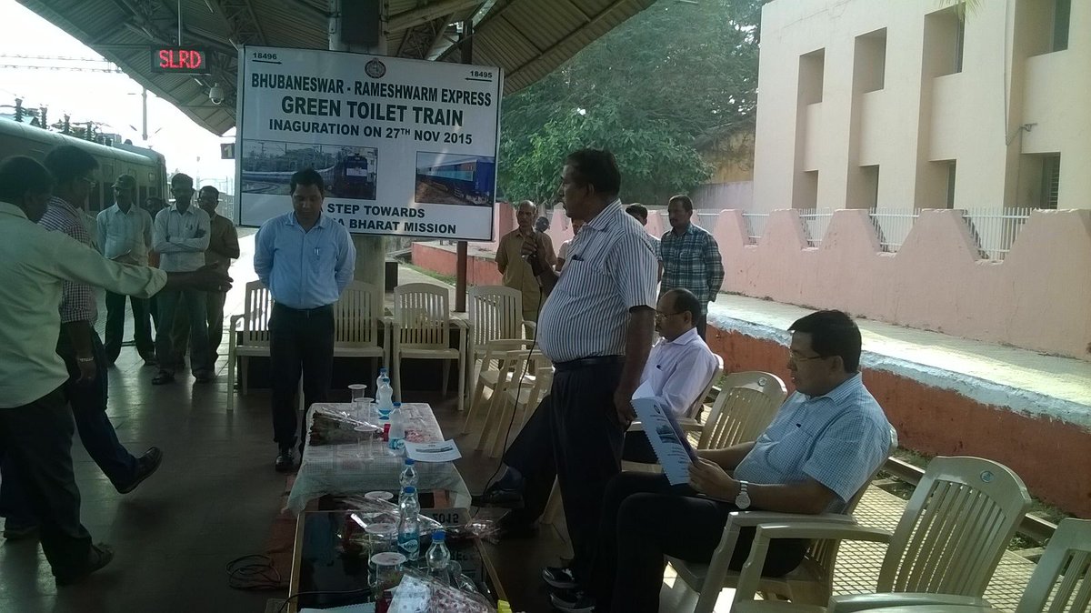DRMKhurdaRoad's tweet photo. Flagging off of BBS-RMM green toilet train. https://t.co/MsGZO52JtT