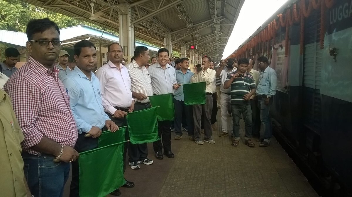 DRMKhurdaRoad's tweet photo. Flagging off of BBS-RMM green toilet train. https://t.co/MsGZO52JtT
