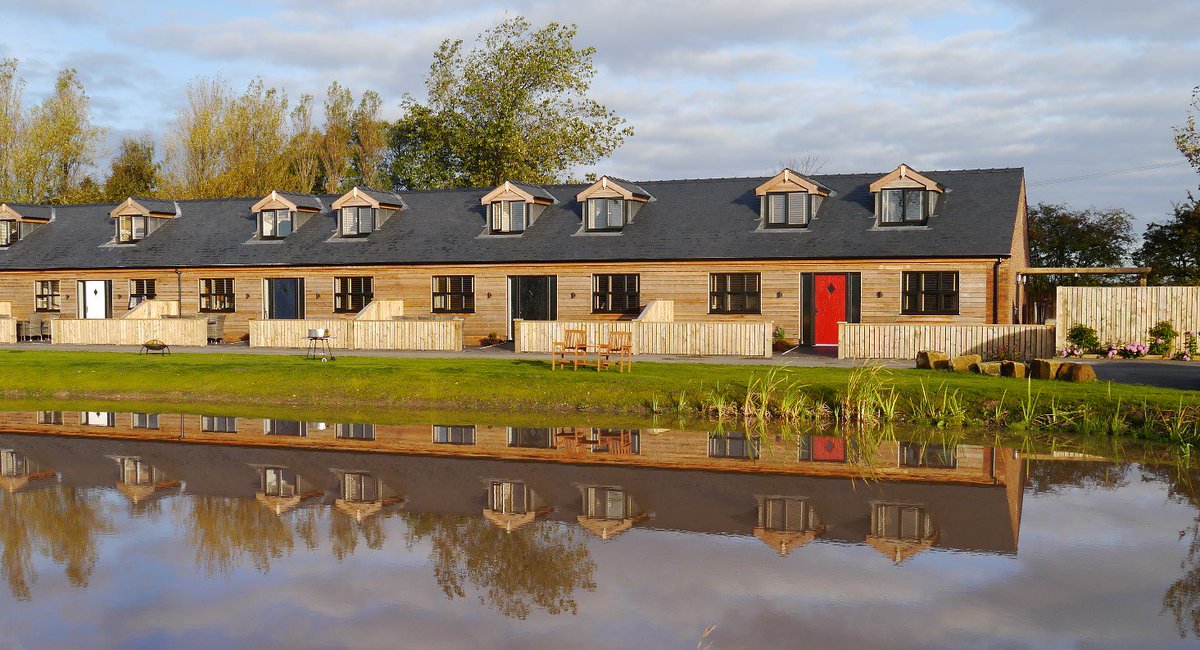 VisitLancashire's tweet photo. Award winning @BrickCottages outstanding cottages set in 6 acres of grounds #LancashireDay https://t.co/m590cUJUAt https://t.co/o5miKHp11V