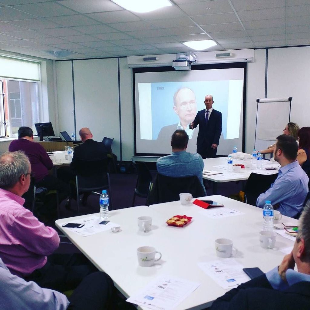 philoakley's tweet photo. Social Media is not for accountants! Or is it? @harrison_andy asks at #futureaccounting wi… https://t.co/yEl8tzHq9W https://t.co/qtxfbv3tEl