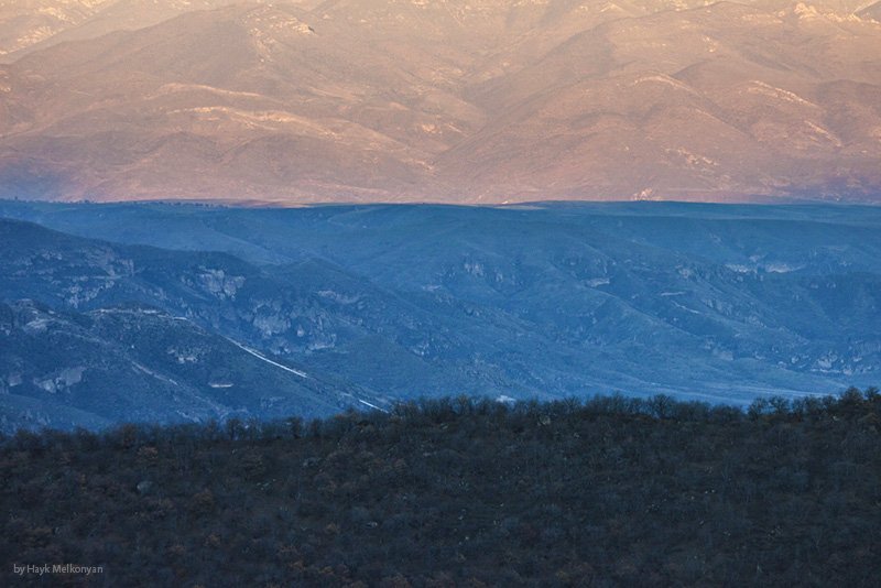 Ajdahag's tweet photo. Сюникский триколор.

#Armenia #Syunik #Mountains #Colors #Nature https://t.co/HHrYBSxOJY