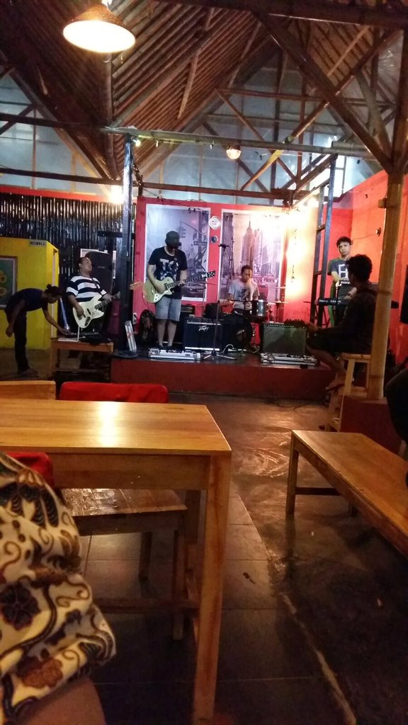 metrocafe_pwt's tweet photo. Lg pemanasan kayaknya https://t.co/Lj1FcOBPZo