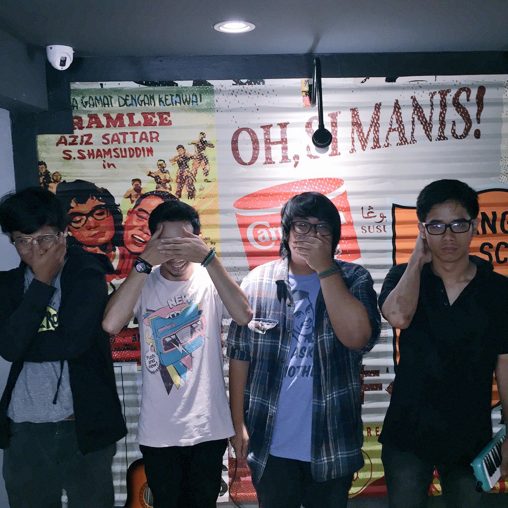 quakerangers15's tweet photo. Opening Act: @rumahnatang 👬👬

#QuakeRangersBuskersNight 
#qrprboy https://t.co/9Od2hMbssb
