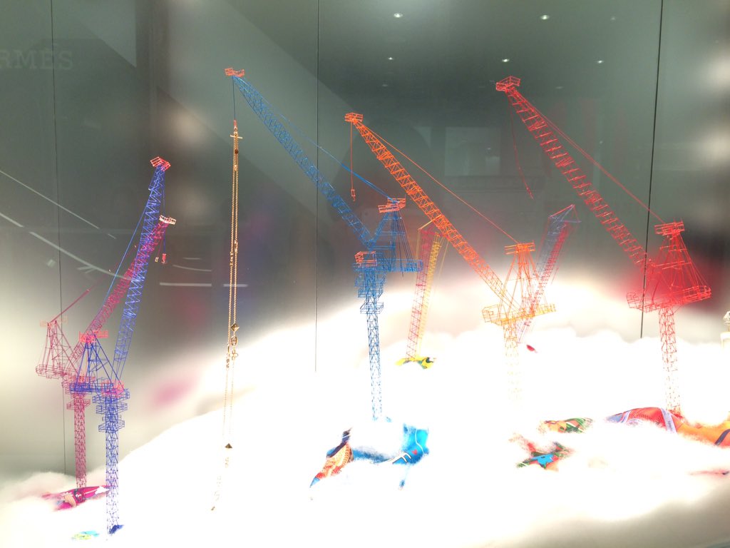 Ayako 池袋西武エルメスのウィンドウ 岩崎貴宏さん 世界観にうっとり T Co Sbltnmkphc