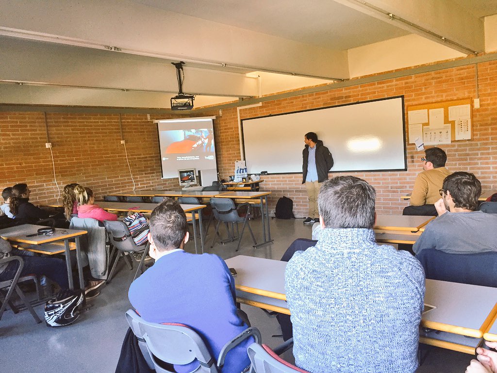 De nou <a href="/wineys_uvas/">Wineys Wine-Souvenir</a> <a href="/susowinemaker/">susowinemaker</a> ens visiten, ens carreguen les piles i ens obren mires dins del sector. Un crack!