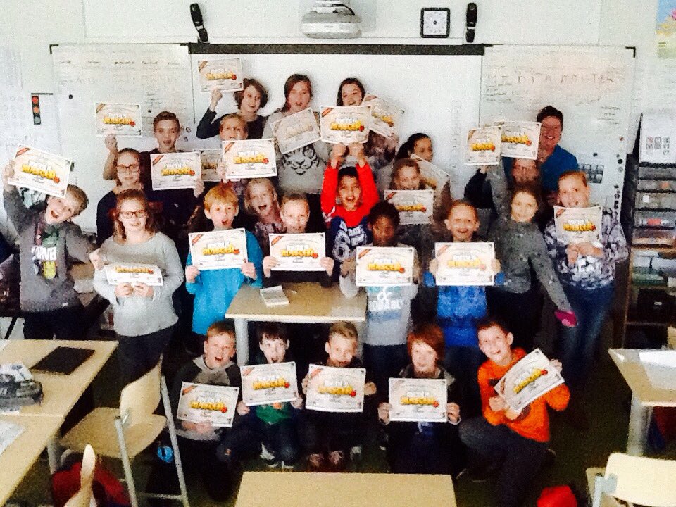 EduVeluwezoom's tweet photo. Wat was het weer spannend! 7/8 Rheder Enk een stuk mediawijzer!
@EduVeluwezoom @Mediawijzer #WvdM15 #MediaMasters https://t.co/IgcPGXG1oU