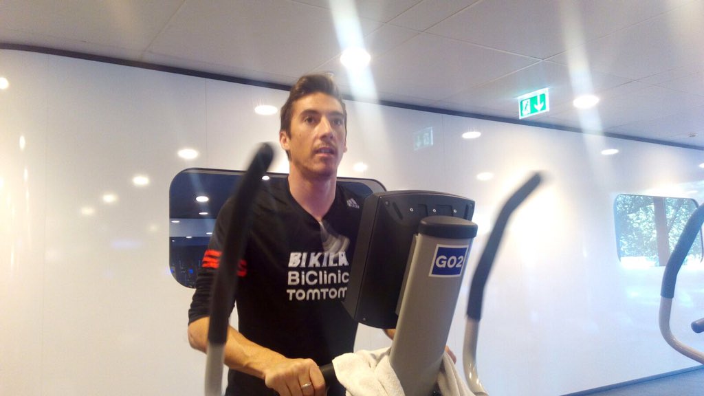 BikilaClub's tweet photo. David mSolis(@ositoytete)se recupera poco a poco de su lesión.
#HerniaDiscal 
Elíptica,carrera suave,fortalecimiento https://t.co/0DeepMSvVi