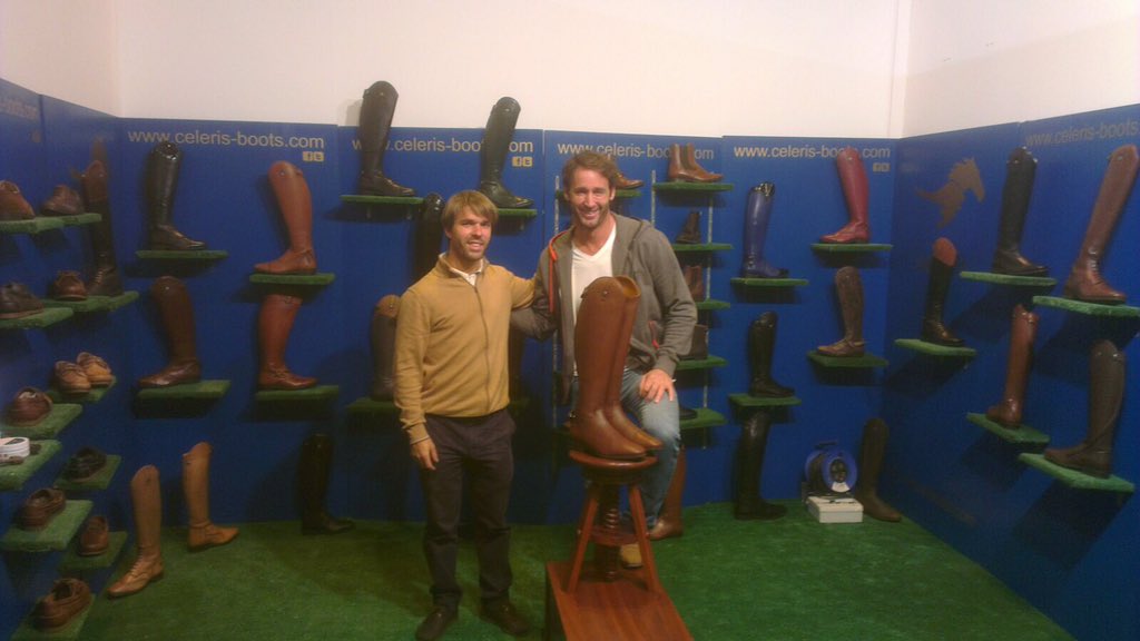 CelerisBoots's tweet photo. .@escassiOficial acaba de recoger sus nuevas botas en nuestro #stand de @MadridHorseWeek Gracias por la confianza 😉 https://t.co/6GvEEgIA8q