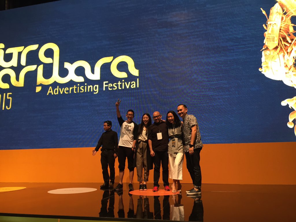 MEDIA - BEST USE OF AMBIENT MEDIA - LARGE SCALE yang dibacakan. AND THE WINNER IS BRONZE-TRESSEMME-MIRUM JKT #CP2015