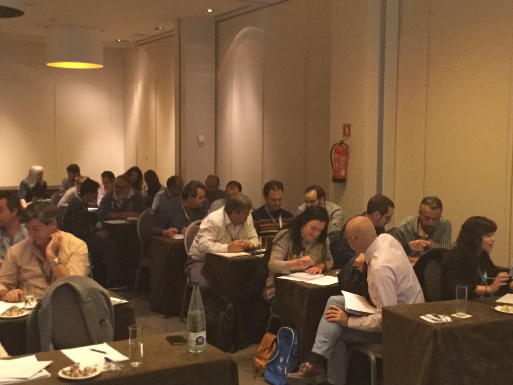Atreidesnorte's tweet photo. Taller de diseño organizativo #ivee2015 @Ander73 @AVEPA_vet https://t.co/efPctixDN2