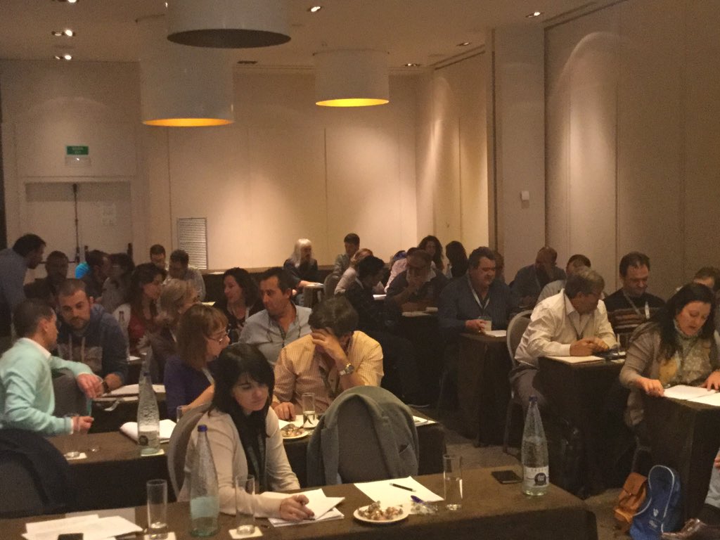Atreidesnorte's tweet photo. Taller de diseño organizativo #ivee2015 @Ander73 @AVEPA_vet https://t.co/efPctixDN2