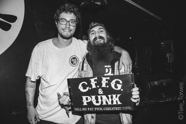 BatesMotelvlc's tweet photo. ¡Señora! ¿Que no conoce todavía el blog nacional de punk rock #CFFG? 
https://t.co/KfmZieOrPo
IMPRESCINDIBLE https://t.co/luz8f5bA21