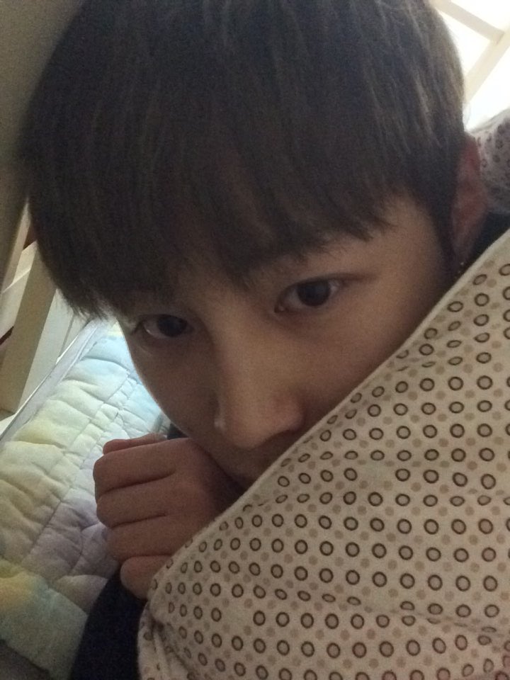 2014_HOTSHOT's tweet photo. #성운 다들 주무십니까아~??ㅎㅎ 저는 잘려고 누웠어요~ 항상 멘션 잘 보고 있어요~~❤️ 감사합니다>< #구름 https://t.co/c32u9o3t8G