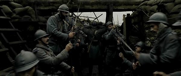 프랑스 영화 '인게이지먼트'에 등장하는 참호씬입니다. 장교의 착검명령에 착검을 하는 병사들을 롱테이크로 찍어주는 멋진 장면이죠Translate post