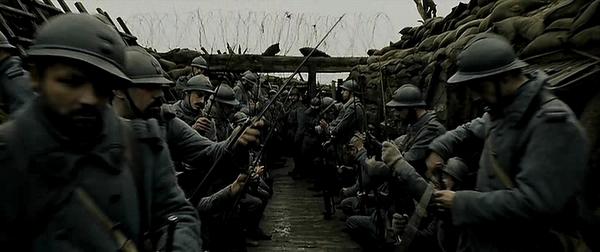 프랑스 영화 '인게이지먼트'에 등장하는 참호씬입니다. 장교의 착검명령에 착검을 하는 병사들을 롱테이크로 찍어주는 멋진 장면이죠Translate post