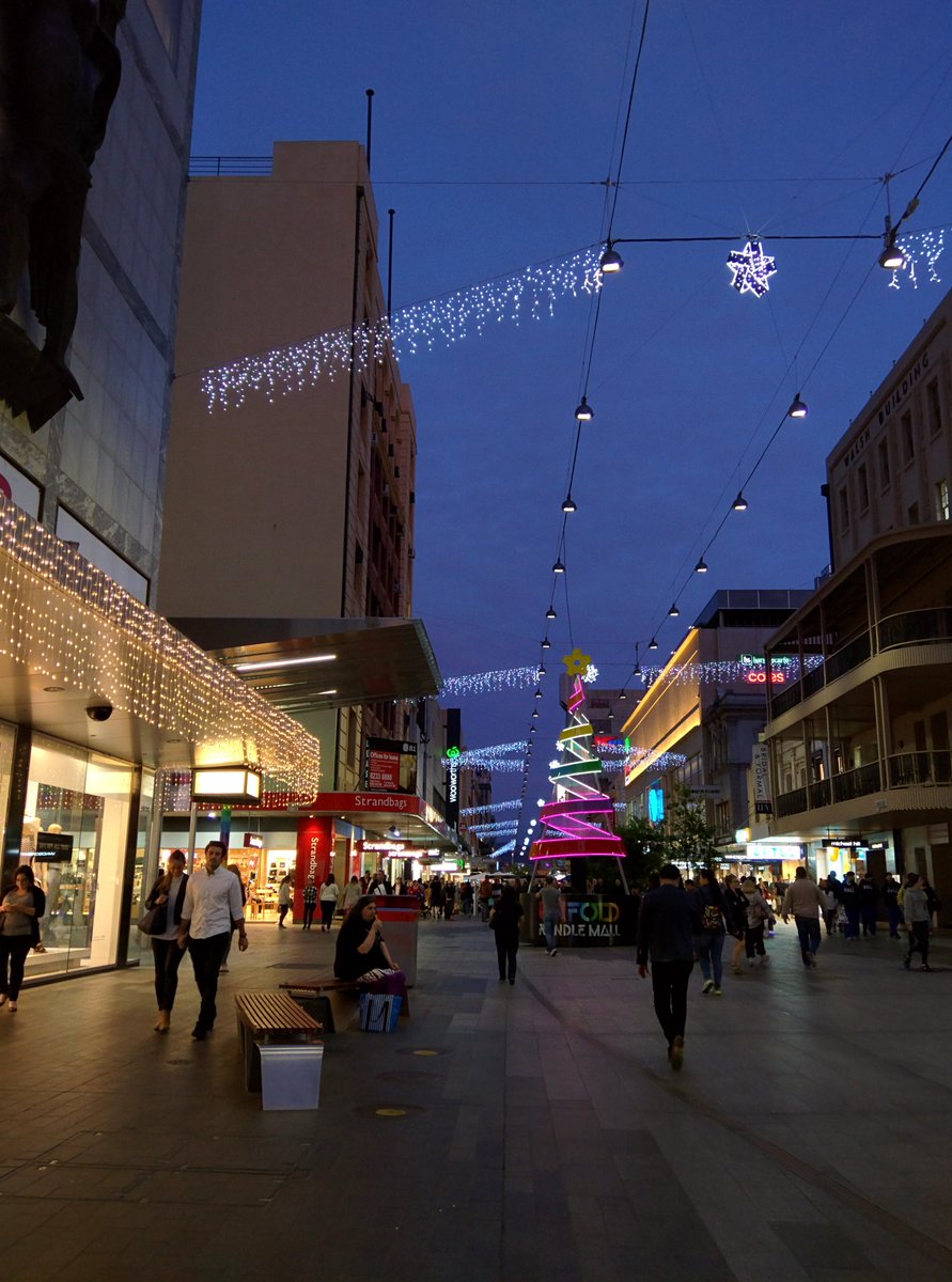 kellyyyllek's tweet photo. Christmas lights of Adelaide CBD! https://t.co/cjNqWDDF4s