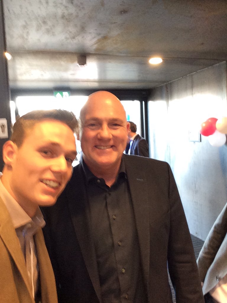 DeTalententuin's tweet photo. Jullie #sm reporter neemt even een selfie met @astro_andre  #dtv #talententuin https://t.co/Yj9MJSfRaH