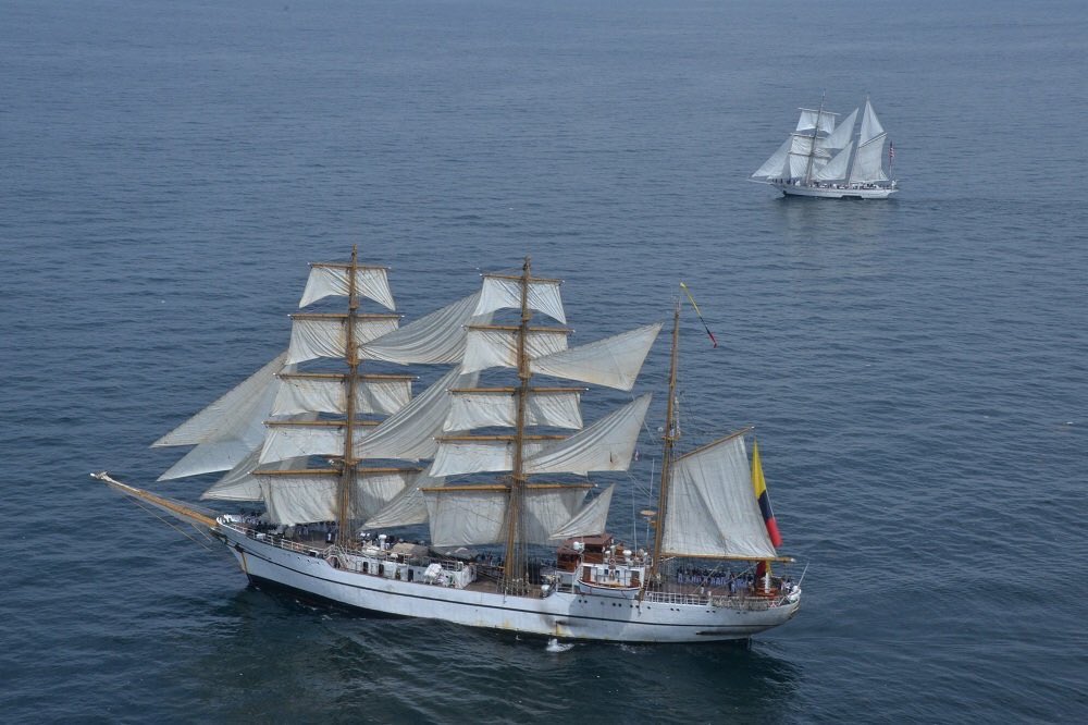 KldTunas's tweet photo. #PassingExercise (PASSEX);KLD TUNAS SAMUDERA &amp; BAE BUQUE ESCUELA GUAYAS Kapal Tentera Laut Equador https://t.co/tqjOj21u6s