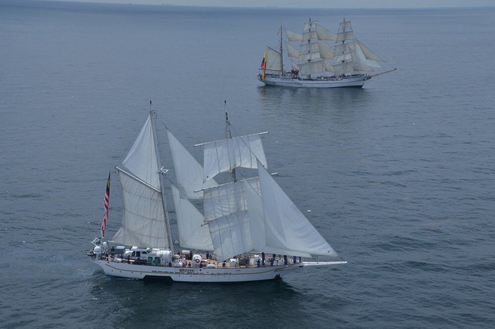 KldTunas's tweet photo. #PassingExercise (PASSEX);KLD TUNAS SAMUDERA &amp; BAE BUQUE ESCUELA GUAYAS Kapal Tentera Laut Equador https://t.co/tqjOj21u6s