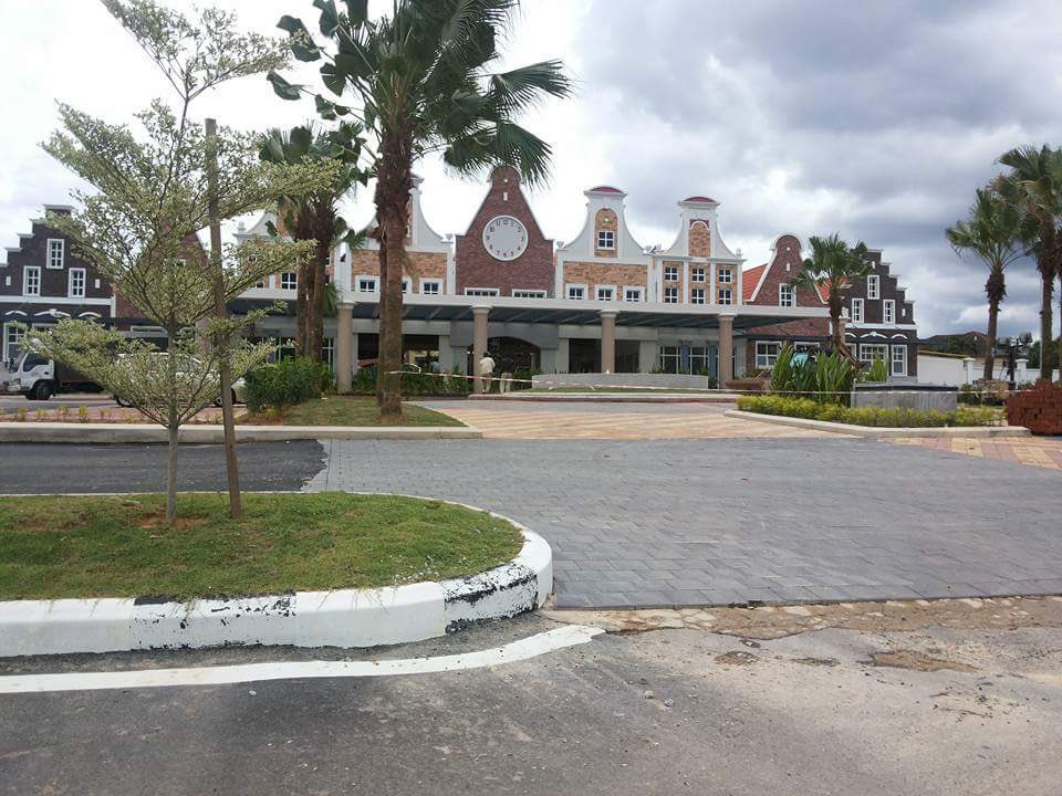 Soleyinn's tweet photo. Gais Melaka Premium Outlet (MPO) launch esok gais. Jom alang duit Mara baru masuk ni ehem 😌 https://t.co/xBHUwcOSLm