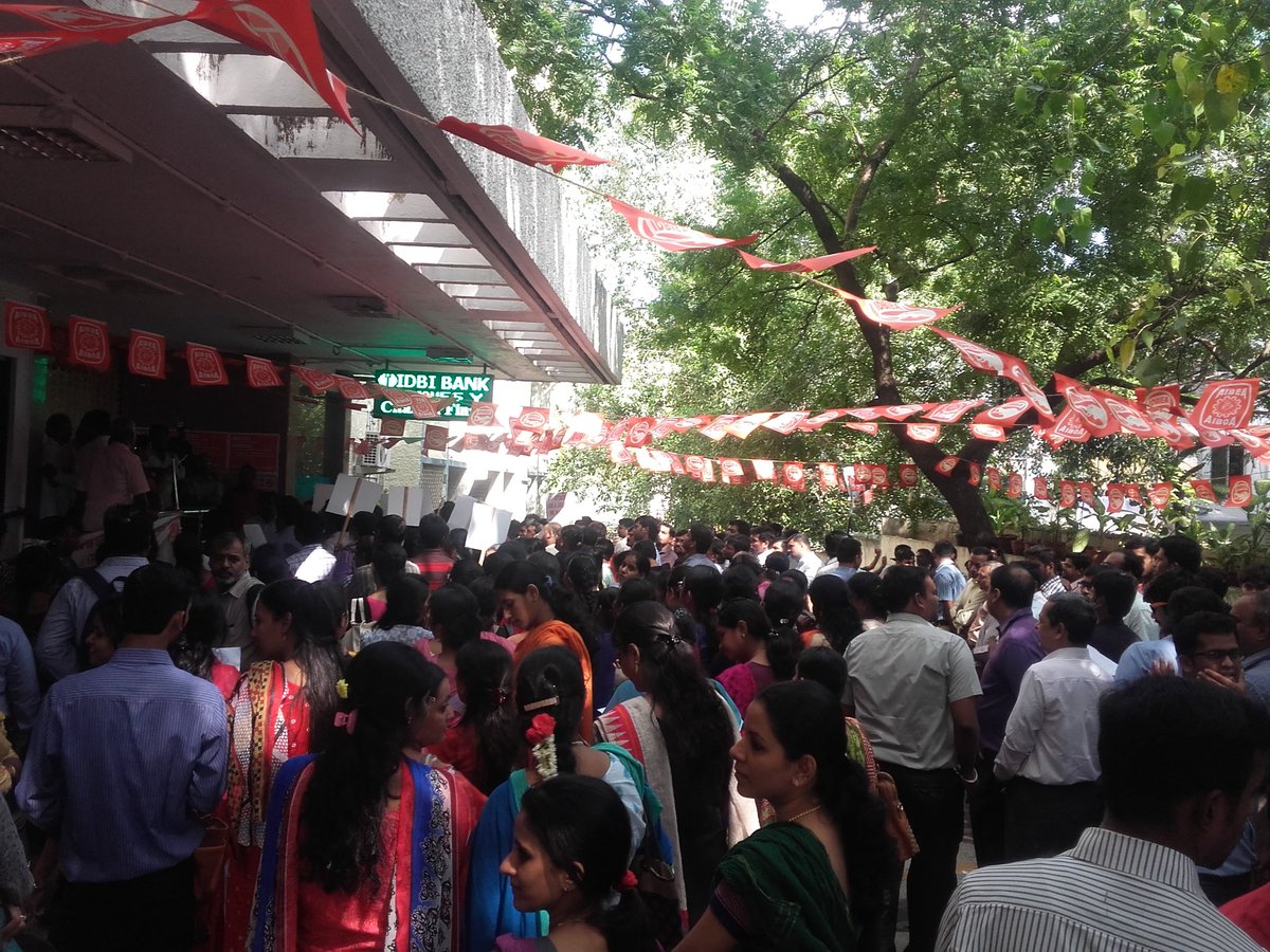 paritmoorthy's tweet photo. Fight of IDBIans #saveidbi https://t.co/XbczPdlRBf
