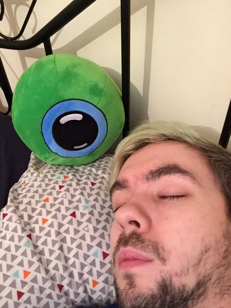 blcxch's tweet image. ...sam likes to watch me sleep