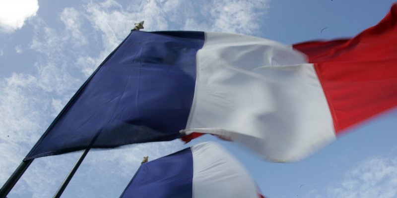 equipedefrance's tweet photo. Minute de silence et brassard noir : ce soir, les Bleues associées à l'hommage national #ALBFRA 21h @D17 https://t.co/ojwPr85VTn