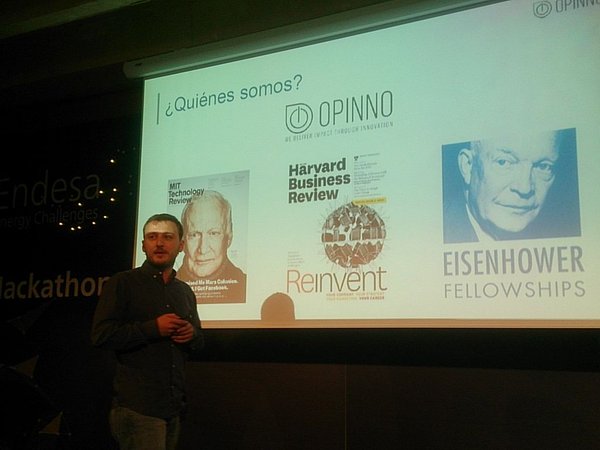 Hoy en #EndesaHackathon Tommaso Canonici <a href="/tcanonici/">Tommaso Canonici</a> sobre #designthinking -> EN DIRECTO pscp.tv/w/aShMSzYyMDU5…