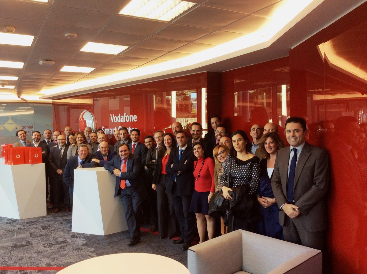 DIPUSEVI's tweet photo. Las Diputaciones andaluzas visitan Vodafone Smart Center dentro de #inproinnova2015 https://t.co/wXmntIhvwx https://t.co/RWzWjRkEvi