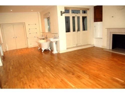 VIPFLrealestate's tweet photo. VIP Real Estate Brokers, Inc. Presents #StagingFail Friday.
Who doesn't want a bathroom in the living room. https://t.co/4X9hWaGPuf