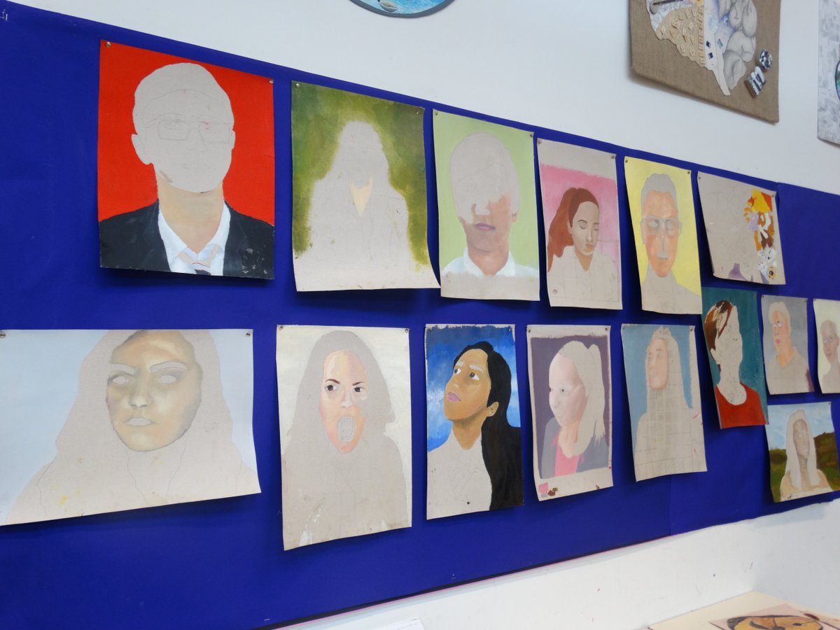 PatesArt's tweet photo. Y10 Portraits are coming along nicely. They are doing really well. #OilPaintings https://t.co/wTH796f7cQ