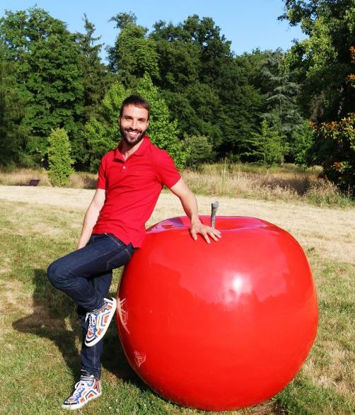 Les pommes et <a href="/carl_arsenault/">Carl Arsenault</a> c'est toute une histoire! Découvrez-la vite sur T! #LMP cc@M6 bit.ly/1VQ2792