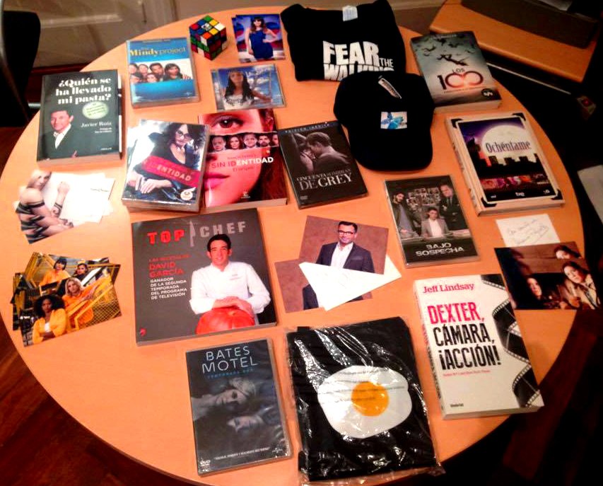 Vertele's tweet photo. ¡Celebramos el #BlackFriday! Regalamos un pack de 20 regalos televisivos entre todos los RT https://t.co/tRAHyTnGCg https://t.co/UJJRTmM8S6