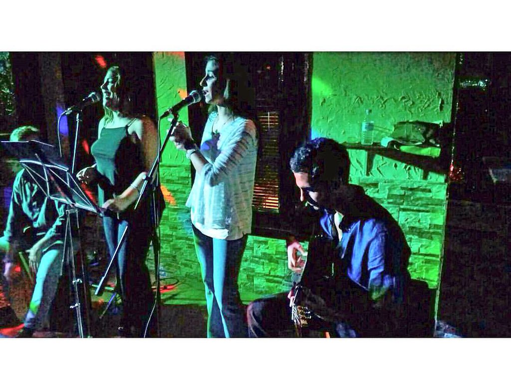 Recuerda: hoy vienen ATRAYANA
Os esperamos desde las 23.30
¡2x8€ en copas toda la noche!