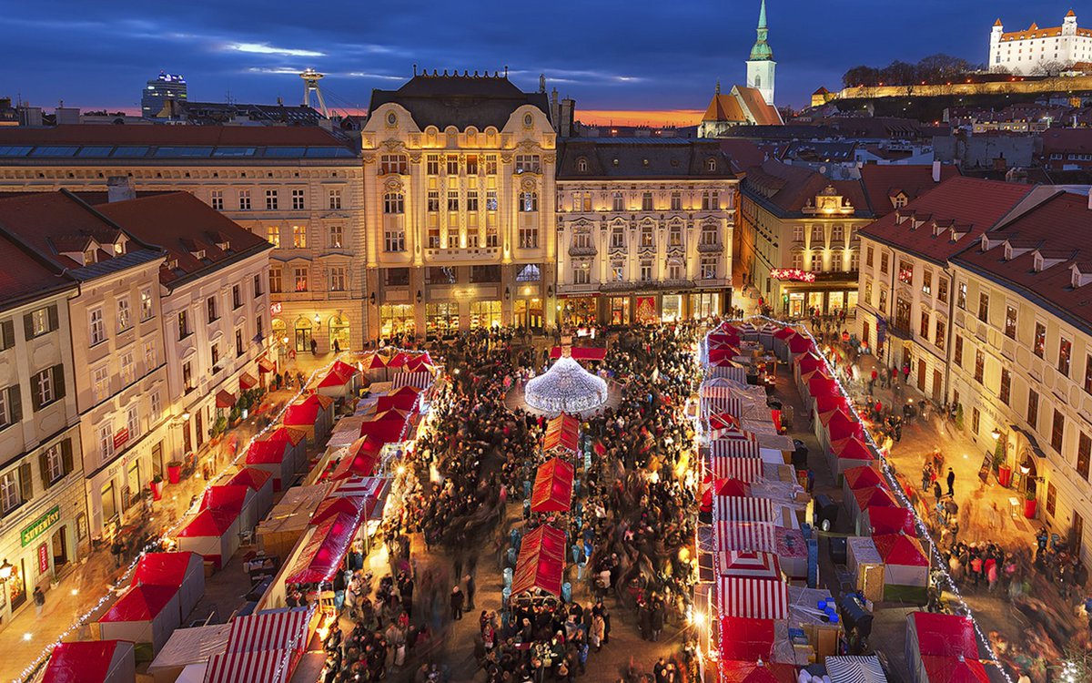 Tripaya's tweet photo. Forget #BlackFriday! These are the Top 10 Christmas Markets in Europe - https://t.co/F4nvoFSQR9 #Travel #Christmas https://t.co/yDhI90mvd7