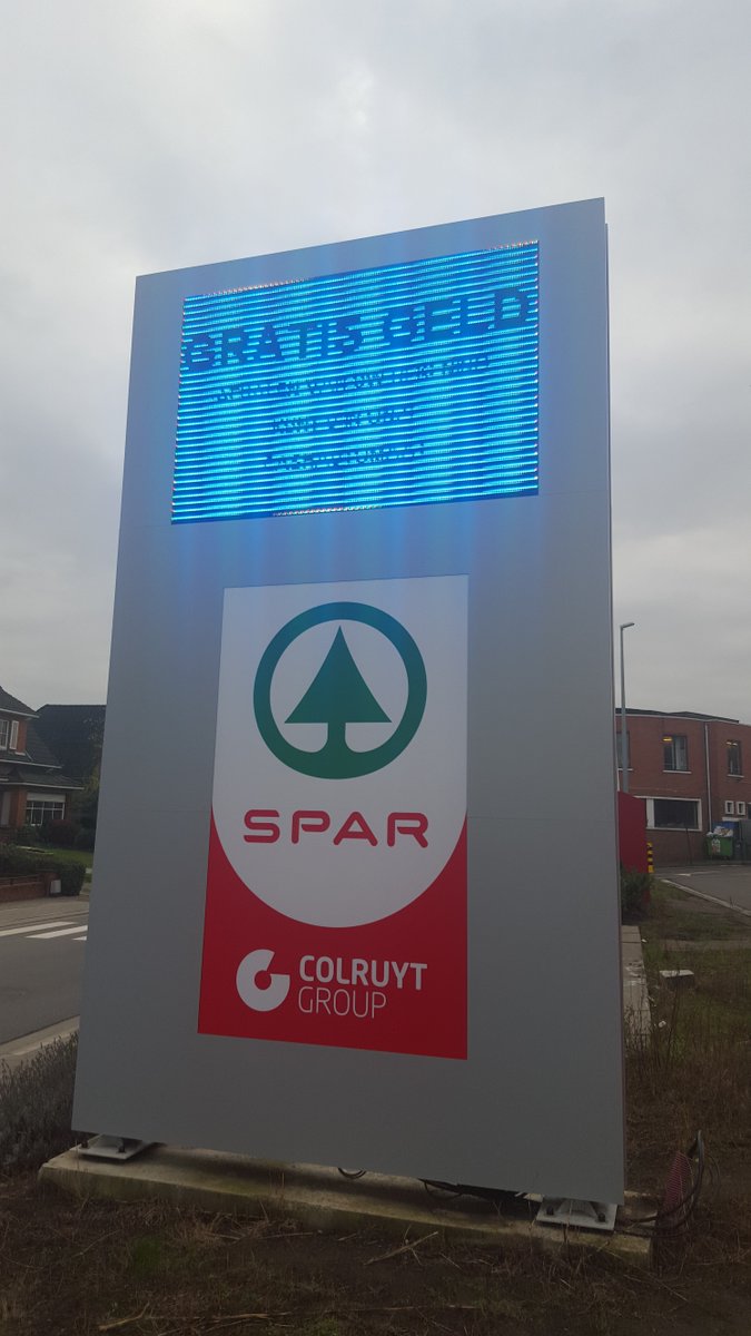 ConnyJust's tweet photo. Gratis geld bij @SparWespelaar.Of toch bijna.Arthur doet het weer.Die man heeft plezier in zijn job,dat is duidelijk https://t.co/viqQ2mcqp6
