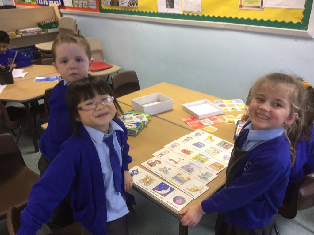 HRLeavers21's tweet photo. Y1making up stories independently!#proud teacher #eEnglish https://t.co/GIvS7ZVaLW